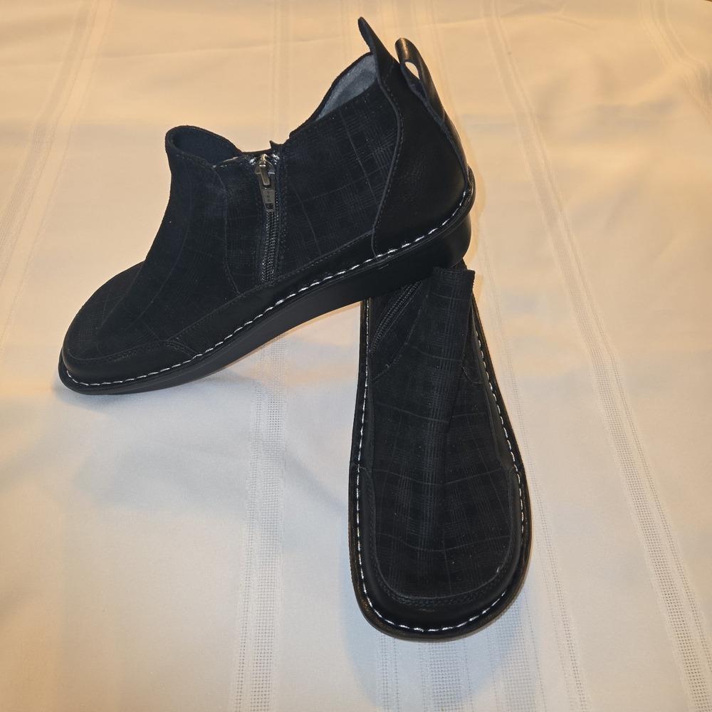 Alegria Slip-On Ankle Boots Nell Plaid ToMeet You
